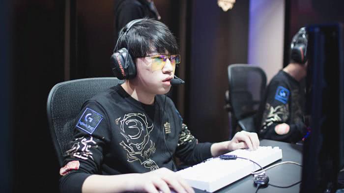 展现出了超 展现出了超