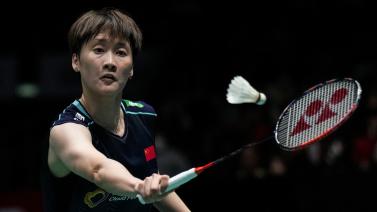 杨世元灾难一战！送点后飞铲逃红，媒体人集体开炮：穆帅得不偿失